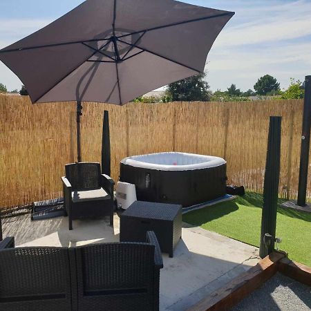 Beau Logement Avec Terrasse, Jacuzzi Et Terrain De Petanque Privatif A 5 Minutes De La Plage Audenge Exterior foto